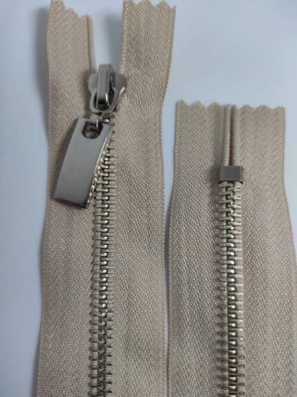 (Kreminė) Nr5 metalinis užtrauktukas neišsegamas M5-010S