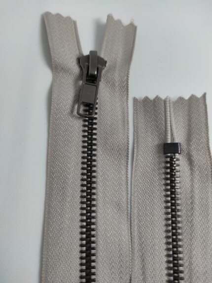 (Pilka) Nr5 metalinis užtrauktukas neišsegamas M5-576TM