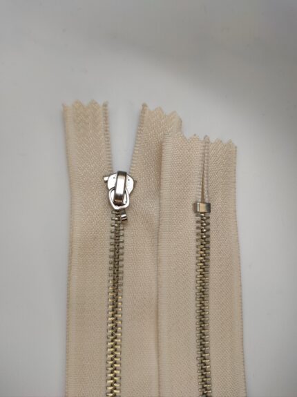 (Ružavai kreminė) Nr3 metalinis užtrauktukas neišsegamas M3-123S