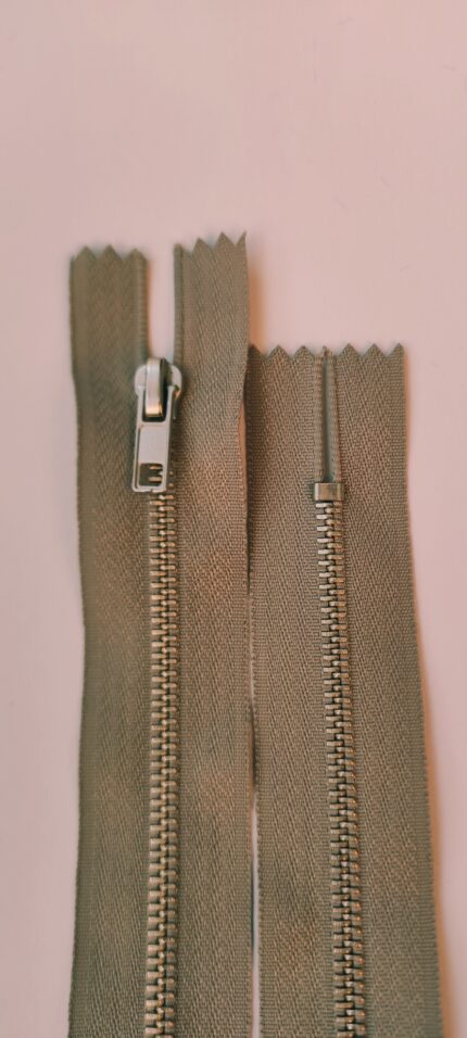 (Žalsva) Nr3 metalinis užtrauktukas neišsegamas M3-884S