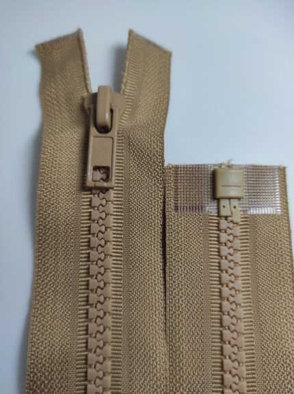 (Kreminė)Nr5 plastikinis užtrauktukas išsegamas vienos spynelės P5-1-007