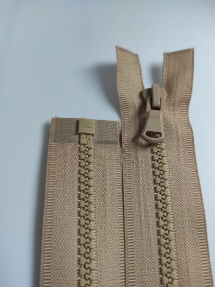 (Kreminė)Nr5 plastikinis užtrauktukas išsegamas vienos spynelės P5-1-085