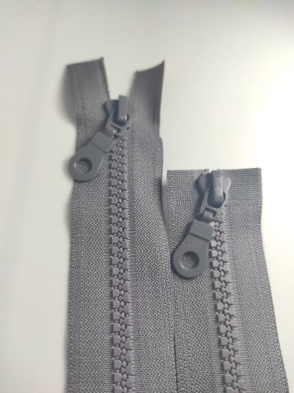 (Pilka) Nr5 plastikinis uztrauktukas išsegamas dviejų spynelių P5-2-306