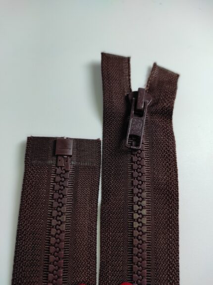 (Ruda)Nr5 plastikinis užtrauktukas išsegamas vienos spynelės P5-1-570