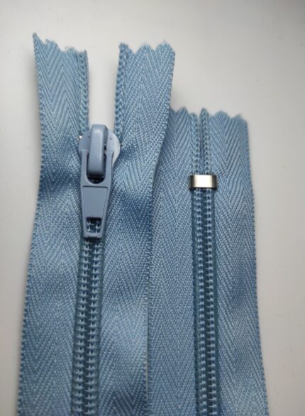 ( Šviesiai mėlyna) Nr5 Spiraliniai užtrauktukai ,neišsegami  S5-1-232