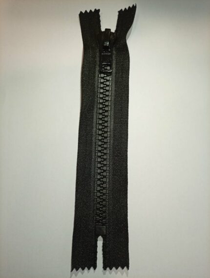 (Juoda) Nr8 Plastikiniai užtrauktukai ,neišsegami P8-580