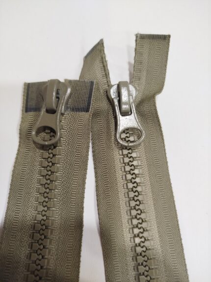 (Chaki) Nr8 plastikinis užtrauktukas išsegamas dvieju spynelių P8-2-305 (Kopija)