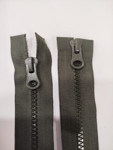 (Chaki)Nr5 plastikinis užtrauktukas išsegamas dviejų spynelių P5-2-175