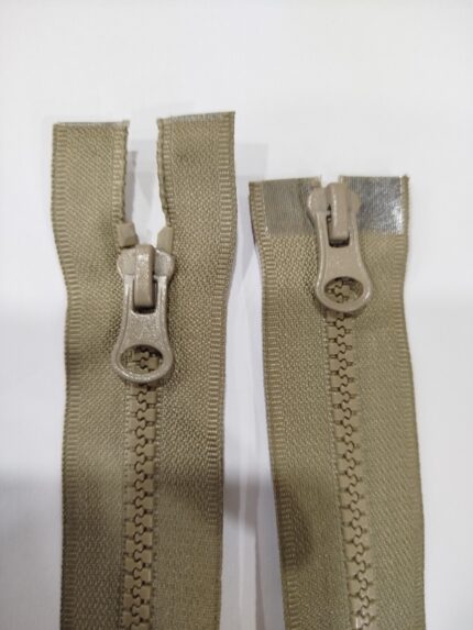 (Chaki)Nr5 plastikinis užtrauktukas išsegamas dviejų spynelių P5-2-886